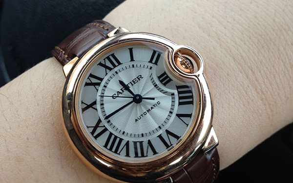 卡地亚手表的钢炼表带上有了划痕怎么办？