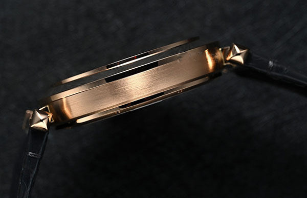 卡地亚手表进水进灰怎么办