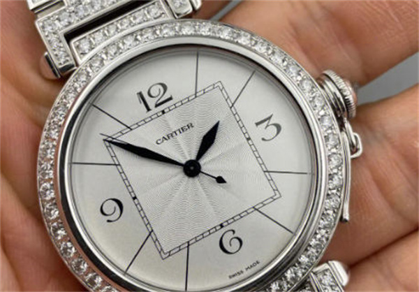 卡地亚手表进灰了原因是什么